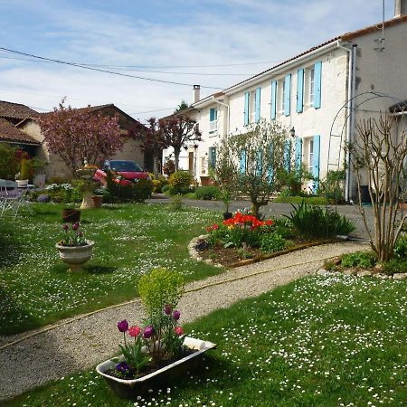 Beaulieu-sur-Sonnette Les Hirondelles Du Paradis 6 Rue Des Oiseaux B&B 외부 사진